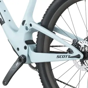 A Bicicleta SCOTT Spark RC Pro tem FOX 34SL Float P. Elite, Quadro em Carbono HMF e transmissão Shimano XT Di2 12 VL.