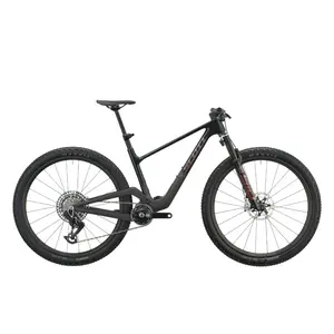 BICICLETA SCOTT SPARK RC SL A Bicicleta SCOTT Spark RC SL tem transmissão SRAM XX SL AXS com potenciômetro, Quadro em Carbono HMX SL e RockShox RockShox RockShox Flight Attendant.