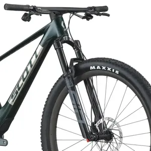 A Bicicleta SCOTT Spark RC Team Issue tem RockShox SID Select 3P, Quadro em Carbono HMF e transmissão SRAM GX AXS 12 VL.
