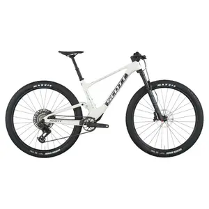 A Bicicleta SCOTT Spark RC Team tem RockShox SID 3P, Quadro em Carbono HMF e transmissão SRAM S1000 AXS 12 VL.