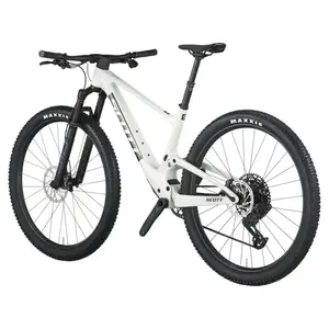 A Bicicleta SCOTT Spark RC Team tem RockShox SID 3P, Quadro em Carbono HMF e transmissão SRAM S1000 AXS 12 VL.