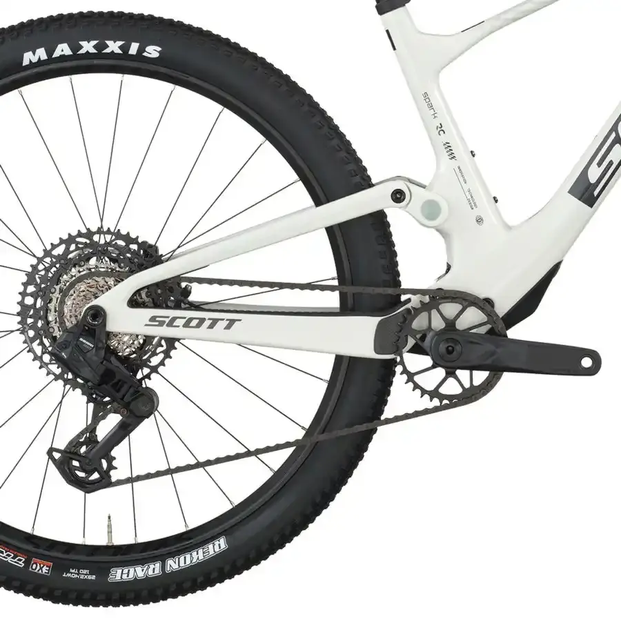 A Bicicleta SCOTT Spark RC Team tem RockShox SID 3P, Quadro em Carbono HMF e transmissão SRAM S1000 AXS 12 VL.