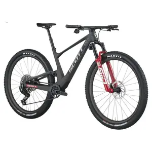 A Bicicleta SCOTT Spark RC World Cup tem RockShox Flight Attendant, Quadro em Carbono HMF e transmissão SRAM SRAM X0 AXS.