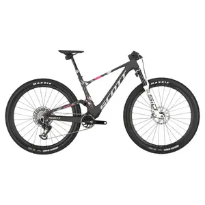 Descubra a Bicicleta SCOTT Spark RC World Cup EVO com Suspensão RockShox SID Ultimate e Flight Assistant Ultimate personalizado com 120 mm de curso.