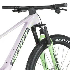 A Bicicleta SCOTT Spark RC World Cup tem RockShox Flight Attendant, Quadro em Carbono HMF e transmissão SRAM SRAM X0 AXS.