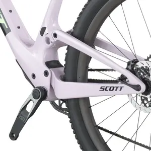 A Bicicleta SCOTT Spark RC World Cup tem RockShox Flight Attendant, Quadro em Carbono HMF e transmissão SRAM SRAM X0 AXS.