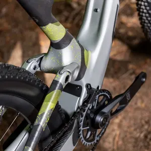 Conheça a Bicicleta SCOTT Spark RC World Cup com Suspensão RockShox SID Ultimate e Flight Assistant Ultimate personalizado com 120 mm de curso.