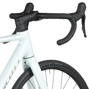 A Bicicleta SCOTT Speedster 10 tem Quadro em Alumínio, Forqueta Speedster Disc em Carbono e Shimano 105 de 24VL.