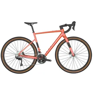 A Bicicleta SCOTT Speedster Gravel 40 Orange tem Quadro em Alumínio, Forqueta em Carbono Speedster Gravel Disc e Shimano GRX RX400 Disc de 20VL.