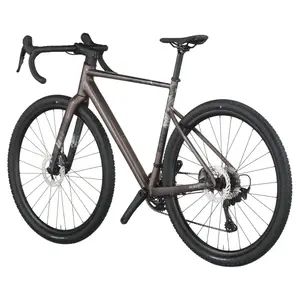 A Bicicleta SCOTT Speedster Gravel Team tem Forqueta Speedster Gravel Carbono e Shimano GRX RX820/610 24 VL.