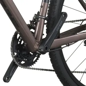 A Bicicleta SCOTT Speedster Gravel Team tem Forqueta Speedster Gravel Carbono e Shimano GRX RX820/610 24 VL.