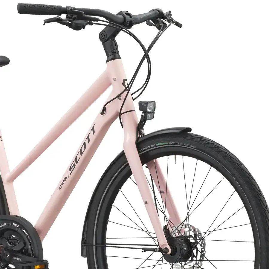 BICICLETA SCOTT VITESS 25 SLOPE SCOTT VITESS 25 SLOPE: urbana elétrica com foco em rapidez e mobilidade, para circular pela cidade com assistência, conforto e ritmo. Com prazer em cada saída.