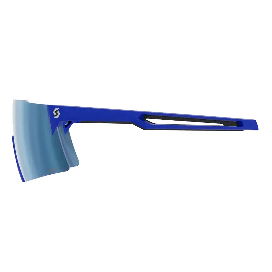 ÓCULOS DE SOL SCOTT STRIDE COMPACT Os Óculos De Sol SCOTT Stride Compact tem um campo de visão máximo, com a lente tórica, permite ver o que os outros não conseguem e concentrar no desempenho.