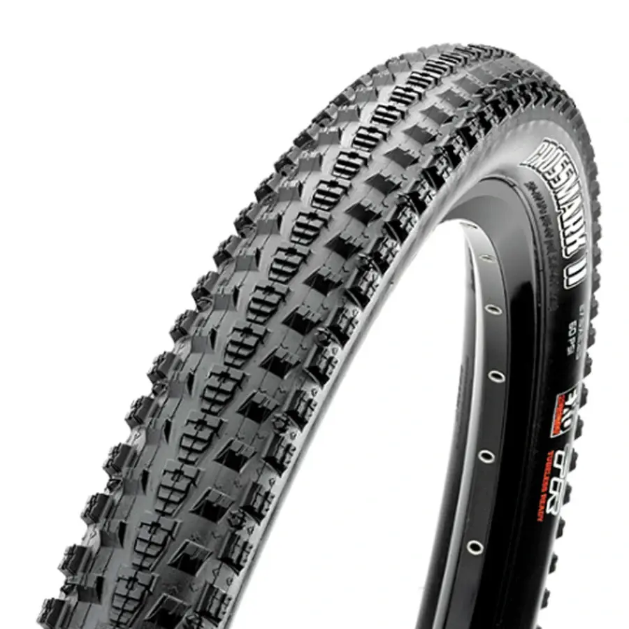 Crossmark II 29x2.25 60 TPI flanco arame: pneu Maxxis XC, 57-622, E25 e peso aproximado de 798 g.