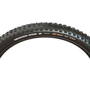 O PNEU MAXXIS MINION DHR II 29X2.40WT 3C/EXO/TR 60TPI FLANCO DOBRÁVEL é o pneu a que todos os outros pneus de Down Hill se têm de comparar.