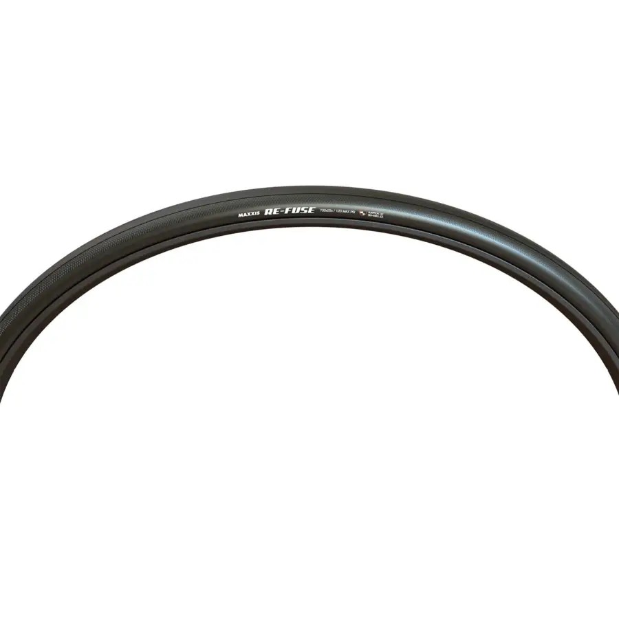 O PNEU MAXXIS RE-FUSE G2 700X32C PRETO MAXXSHIELD 60TPIFLANCO DOBRÁVEL é ideal para pedalar na estrada.