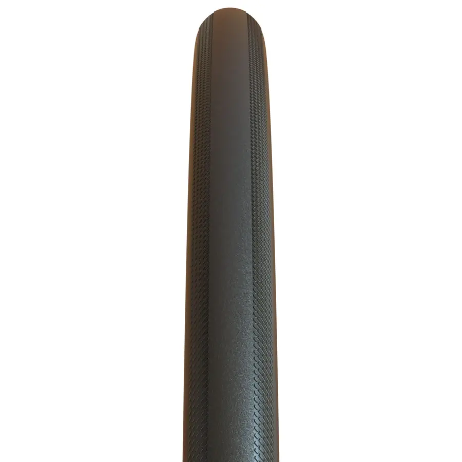 O PNEU MAXXIS RE-FUSE G3 700X28C PRETO MAXXSHIELD 60TPI FLANCO DOBRÁVEL é ideal para pedalar na estrada.