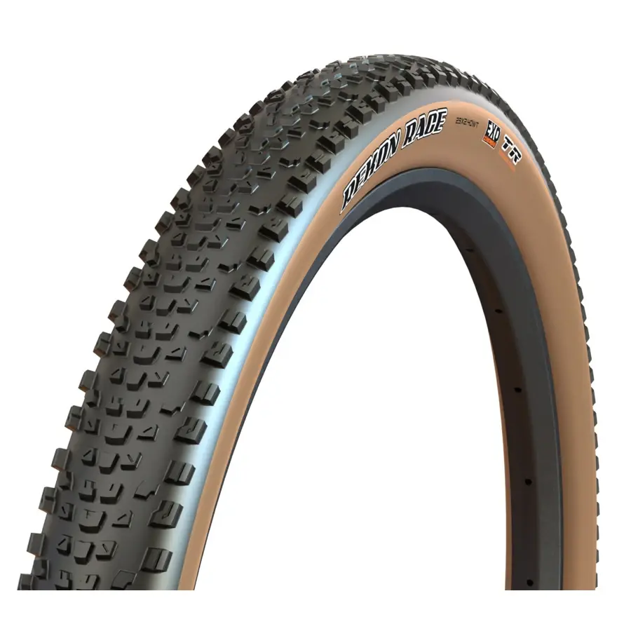 O PNEU MAXXIS REKON RACE 29X2.35 EXO TR 120TPI FLANCO DOBRÁVEL é um pneu semi-slick desenhado para competição em XC.