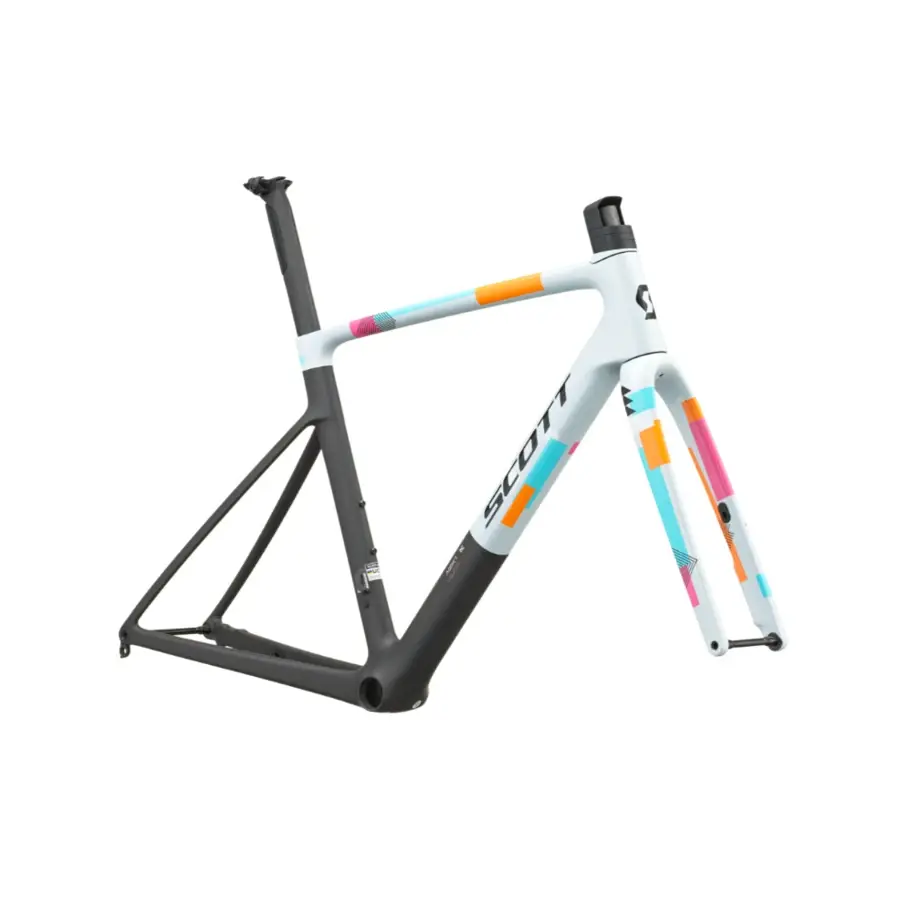 O Quadro SCOTT Addict RC Team Replica tem Quadro em Carbono HMX, Forqueta em Carbono HMX e Espigão Syncros SP-R101-CF em Carbono.