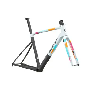 O Quadro SCOTT Addict RC Team Replica tem Quadro em Carbono HMX, Forqueta em Carbono HMX e Espigão Syncros SP-R101-CF em Carbono.