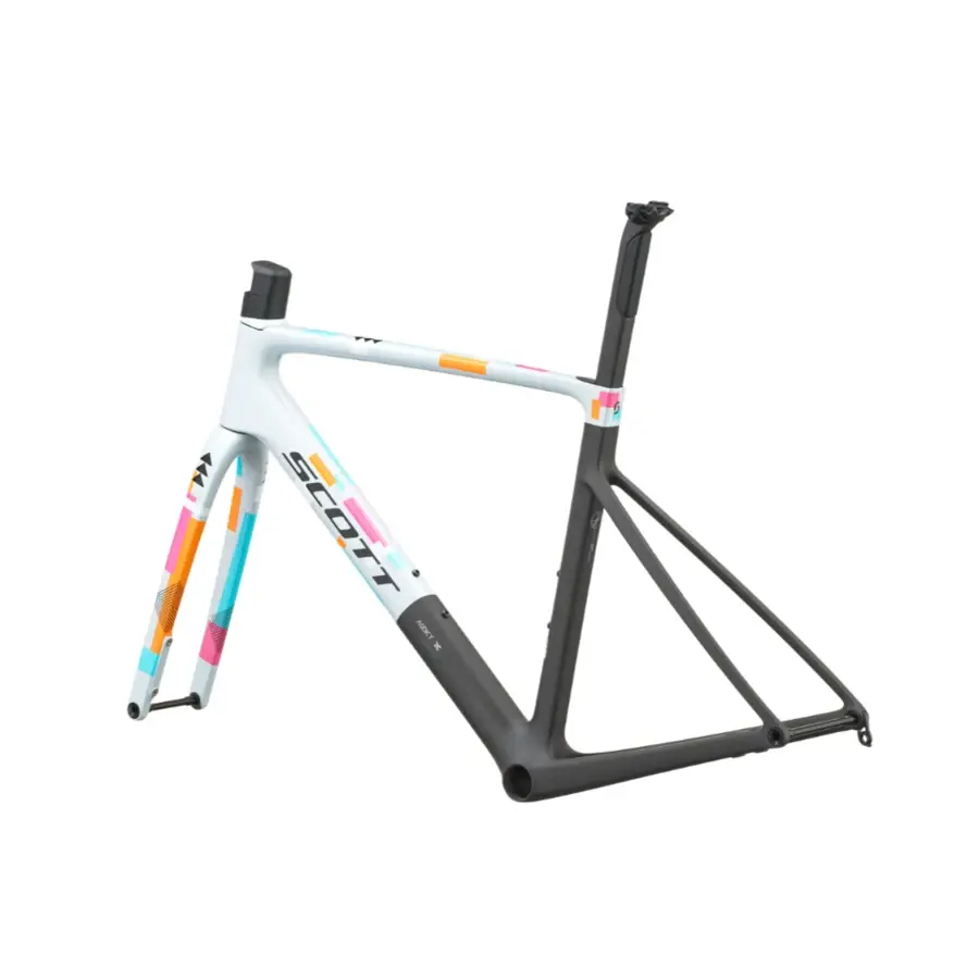 QUADRO SCOTT ADDICT RC TEAM REPLICA O Quadro SCOTT Addict RC Team Replica tem Quadro em Carbono HMX, Forqueta em Carbono HMX e Espigão Syncros SP-R101-CF em Carbono.