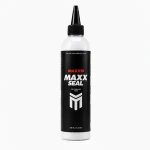 SELANTE TUBELESS MAXXIS MAXX SEAL 250ML Selante tubeless Maxxis MAXX SEAL 250 ml: fórmula sem amoníaco que sela furos até 7 mm, compatível com CO2 e inserts de pneu.