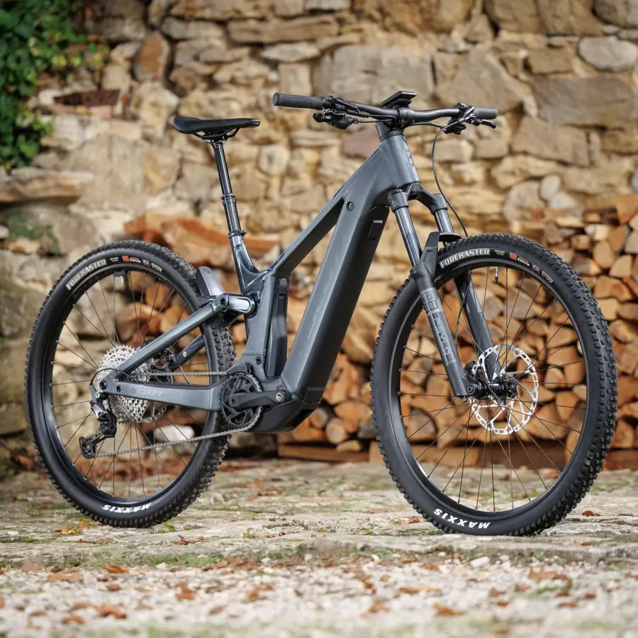 BICICLETA ELÉTRICA SCOTT PATRON 920 ALUMÍNIO A Bicicleta Elétrica SCOTT Patron 920 tem Transmissão Shimano Deore de 12VL e Motor Bosch Performance CX com bateria até 800Wh.