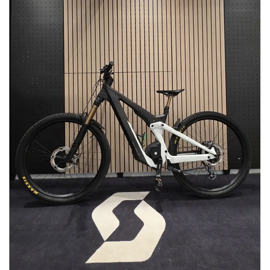 A Bicicleta SCOTT Patron eRIDE 900 Tuned INT Serviço tem Bosch CX até 750Wh e Quadro em Carbono.