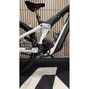 A Bicicleta SCOTT Patron eRIDE 900 Tuned INT Serviço tem Bosch CX até 750Wh e Quadro em Carbono.