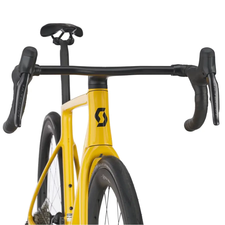 A Bicicleta SCOTT Addict RC 10 eleva o desempenho com o seu Quadro Addict RC em Carbono HMX e Transmissão Shimano Ultegra Di2 Disc 24 VL.