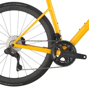 A Bicicleta SCOTT Addict RC 10 eleva o desempenho com o seu Quadro Addict RC em Carbono HMX e Transmissão Shimano Ultegra Di2 Disc 24 VL.