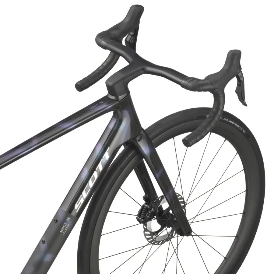 A Bicicleta SCOTT Addict RC 10 eleva o desempenho com o seu Quadro Addict RC em Carbono HMX e Transmissão Shimano Ultegra Di2 Disc 24 VL.