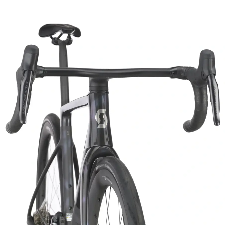 A Bicicleta SCOTT Addict RC 10 eleva o desempenho com o seu Quadro Addict RC em Carbono HMX e Transmissão Shimano Ultegra Di2 Disc 24 VL.