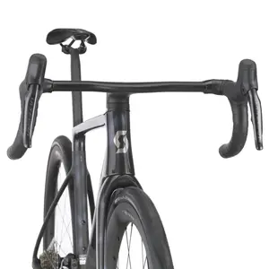 A Bicicleta SCOTT Addict RC 10 eleva o desempenho com o seu Quadro Addict RC em Carbono HMX e Transmissão Shimano Ultegra Di2 Disc 24 VL.