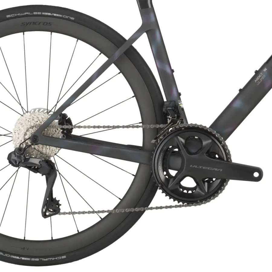 A Bicicleta SCOTT Addict RC 10 eleva o desempenho com o seu Quadro Addict RC em Carbono HMX e Transmissão Shimano Ultegra Di2 Disc 24 VL.