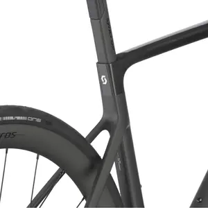 A Bicicleta SCOTT Addict RC 20 eleva o desempenho com o seu Quadro Addict RC em Carbono HMX e Transmissão Shimano Ultegra Di2 Disc 24 VL.