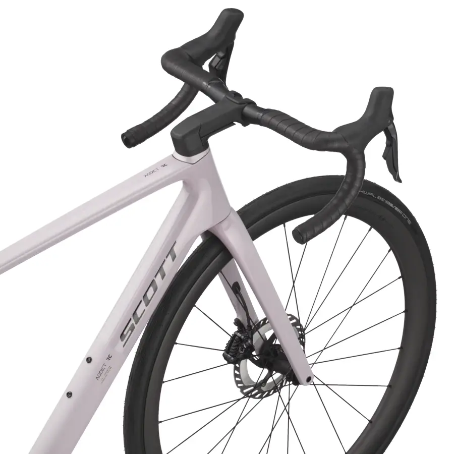 A Bicicleta SCOTT Addict RC 20 eleva o desempenho com o seu Quadro Addict RC em Carbono HMX e Transmissão Shimano Ultegra Di2 Disc 24 VL.