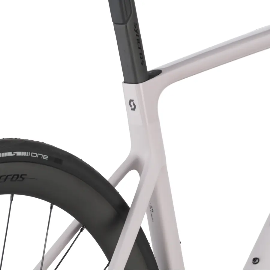 A Bicicleta SCOTT Addict RC 20 eleva o desempenho com o seu Quadro Addict RC em Carbono HMX e Transmissão Shimano Ultegra Di2 Disc 24 VL.