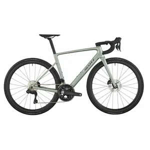 A Bicicleta SCOTT Addict RC 20 eleva o desempenho com o seu Quadro Addict RC em Carbono HMX e Transmissão Shimano Ultegra Di2 Disc 24 VL.