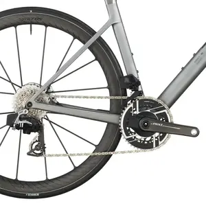 A Bicicleta SCOTT Addict RC ULTIMATE eleva o desempenho com o seu Quadro Addict RC em Carbono HMX SL e Transmissão SRAM FORCE AXS 24 VL c/potenciômetro.