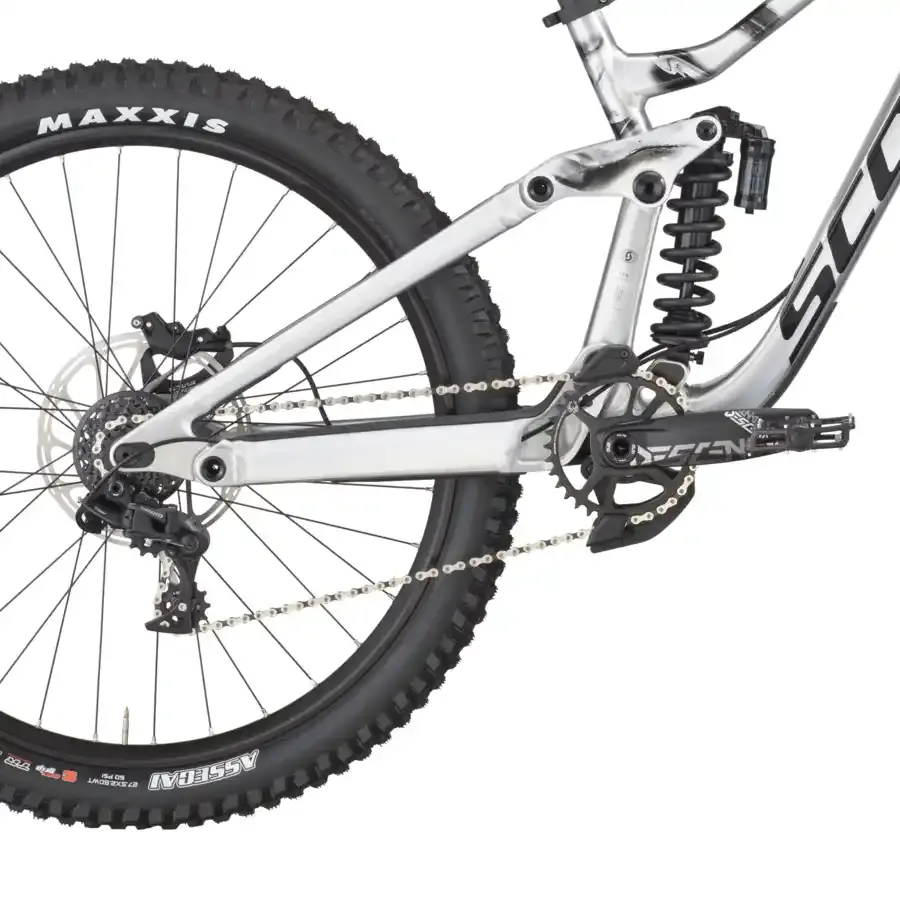 A Bicicleta SCOTT Gambler 20 tem Quadro Gambler Alloy, RS Boxxer Base, RS Vivid Coil Base e SRAM GX DH 7 VL.