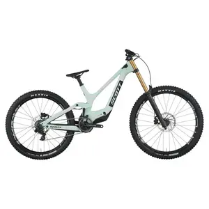 A Bicicleta SCOTT Gambler RC tem Quadro Gambler Carbono HMX, FOX 40 Factory Float, FOX DH X2 Factory e SRAM X01 DH/RF Atlas 7 VL.