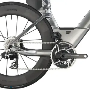 A Bicicleta SCOTT Plasma RC Ultimate tem Quadro em Carbono HMX e transmissão SRAM RED AXS Disc 24 VL c/potenciômetro.