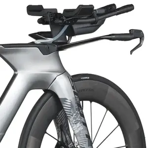 A Bicicleta SCOTT Plasma RC Ultimate tem Quadro em Carbono HMX e transmissão SRAM RED AXS Disc 24 VL c/potenciômetro.