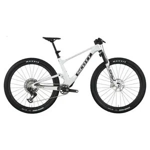 A Bicicleta SCOTT Spark RC World Cup Evo tem RockShox Flight Attendant, Quadro em Carbono HMX e transmissão SRAM XX SL AXS com potenciômetro.
