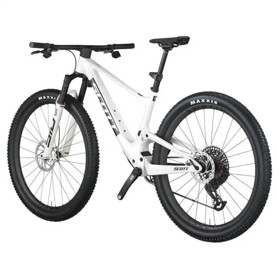 A Bicicleta SCOTT Spark RC World Cup Evo tem RockShox Flight Attendant, Quadro em Carbono HMX e transmissão SRAM XX SL AXS com potenciômetro.