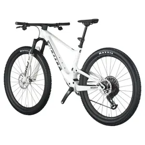 A Bicicleta SCOTT Spark RC World Cup Evo tem RockShox Flight Attendant, Quadro em Carbono HMX e transmissão SRAM XX SL AXS com potenciômetro.
