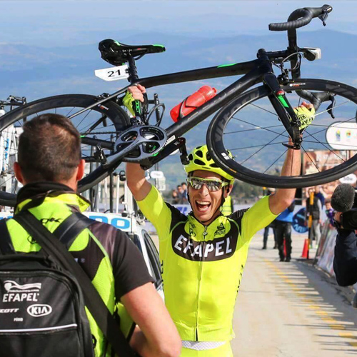 Joni Brandão trepa para a vitória Joni Brandão trepa para a vitória