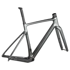 O QUADRO SCOTT ADDICT GRAVEL TEAM HMF tem Forqueta em Carbono HMF para travão de disco e Expansor para coluna de direção em carbono e tampa.
